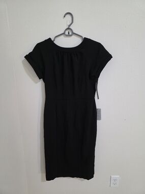 Maggy London Black Cap-Sleeve Sheath Dress